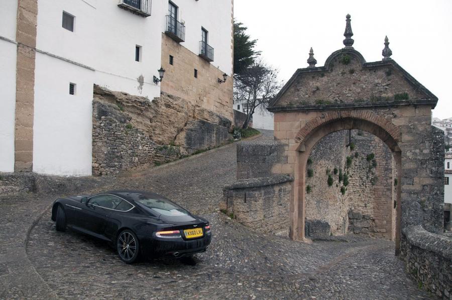  Aston Martin Virage 2011 года  (фото 13 из 55)